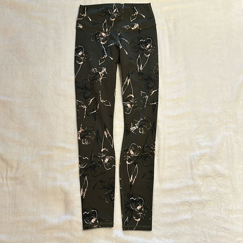 Fabletics High-Waisted Printed Power-Hold Leggings